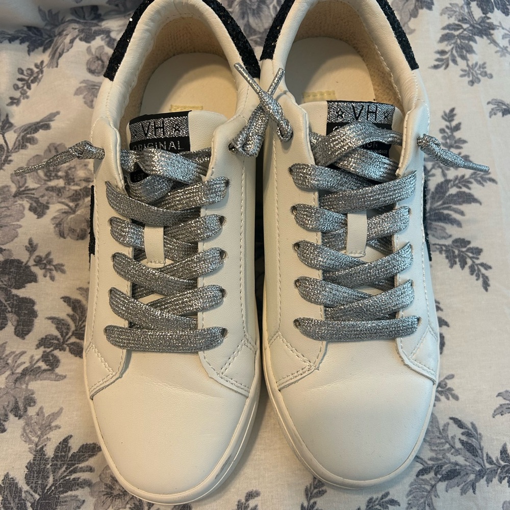 Vintage Havana Women's Sneakers - White and Black